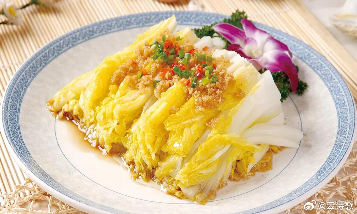 蒜蓉娃娃菜：6块钱蒸出“米其林口感”，简单高级娃娃菜2棵6块钱，加上蒜末蒸一蒸，