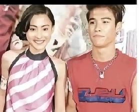 长姐如母，大家都知道张柏芝的母亲生了她们姐弟三个人。她母亲离婚后独自抚养三姐弟。