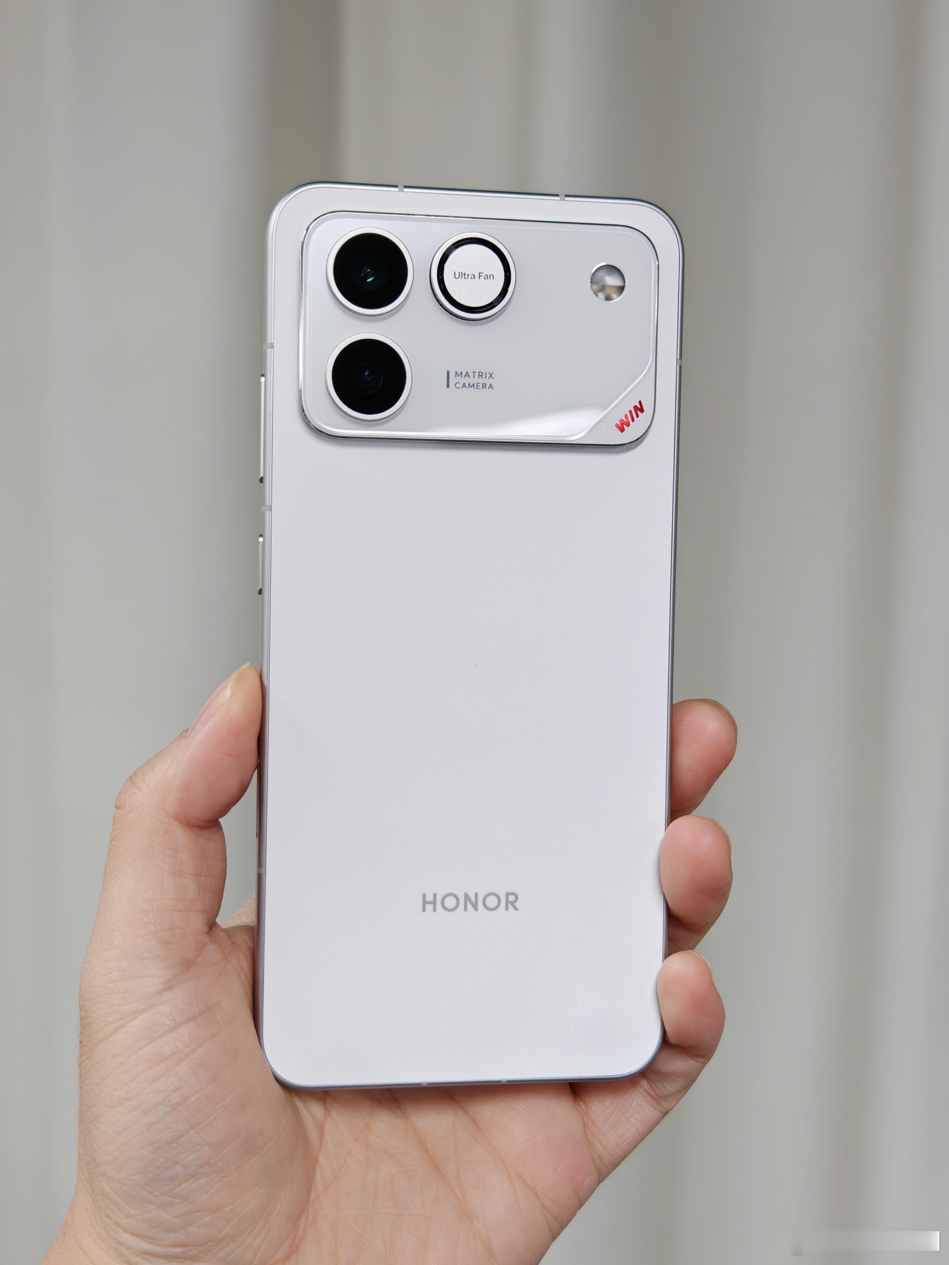 买了台荣耀WIN RT 看看10000mAh电池续航到底如何~白色甄姬实拍，外观