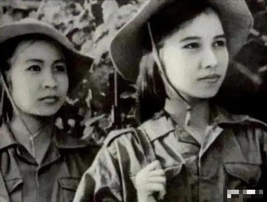 [太阳]1979年，黄干宗被两个越南女兵抓走，他已经做好赴死的准备，谁知女人却说