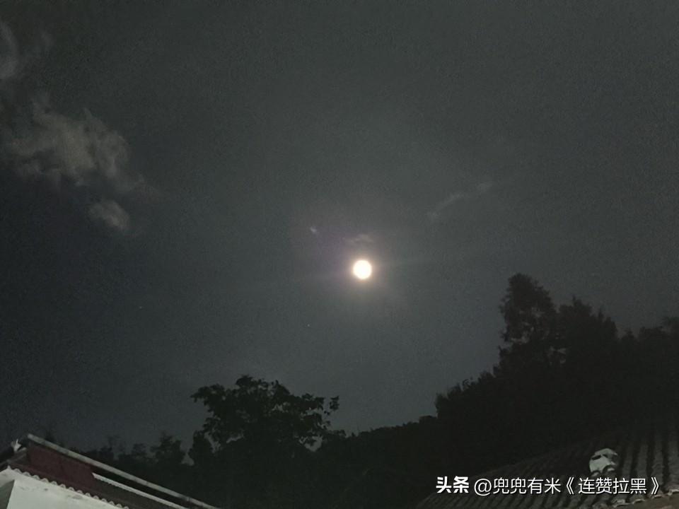 明天中秋，我赌你刷到月亮时会突然鼻酸
 
真不是我矫情，一想到明天就是中秋，手机