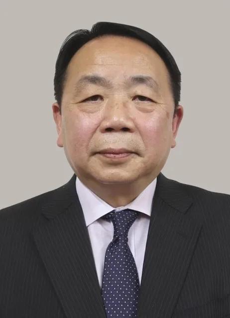 18日，石平高调参拜靖国神社。这汉奸是怀着什么样的情绪怎么走进那扇门？又是怎么弯
