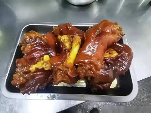 高薪农家乐上班三天就跑路客人一个没有，工资欠两月这钱敢拿吗？