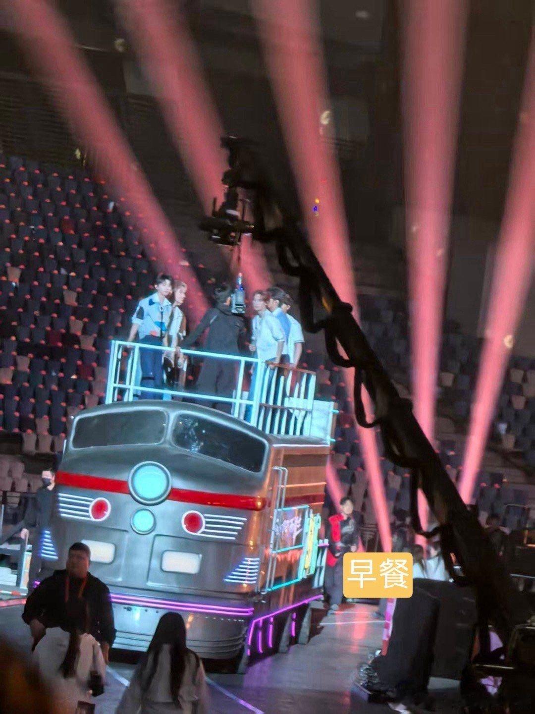 时代少年团花车时代少年团跨年花车