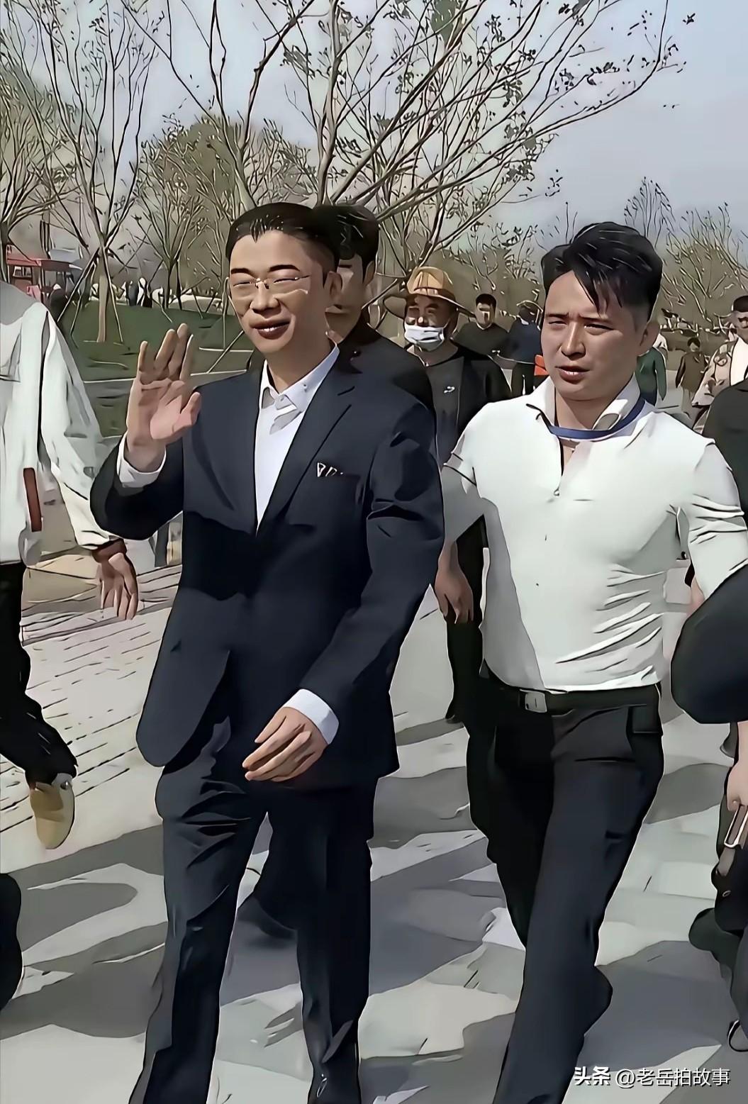 人呀，就是这样儿，飞黄腾达时，就是放个屁也是圣旨；落魄时，就是拿个金元宝，也被人