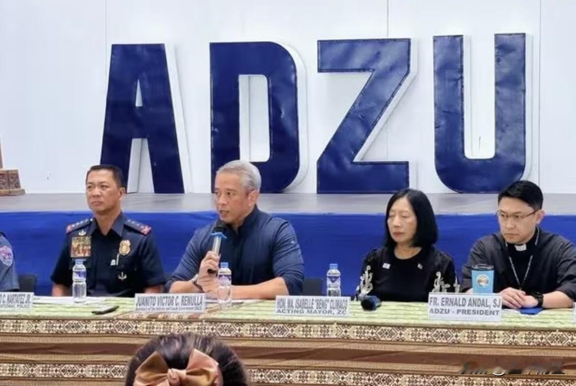 菲律宾内政部长乔恩维克·雷穆拉周四表示，在那起造成人员死亡的“三宝颜雅典耀学校”