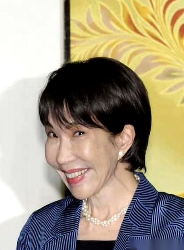 上午，内阁集体辞职。
下午，还是那拨人，一个不少，又被任命回来了。
懵了吧？
我