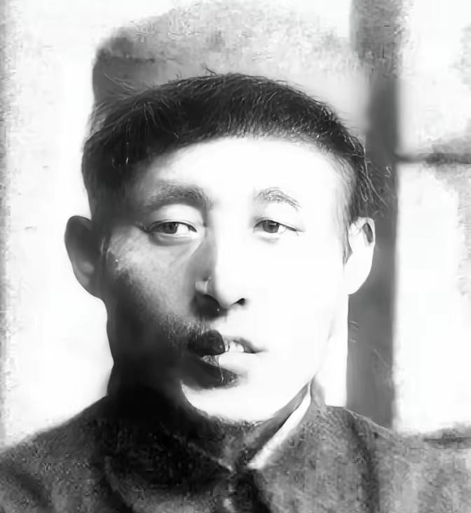 一名抗联军长私自离队，身上带着短枪、伪币和六十余两黄金。五年后，他没有投敌，也没