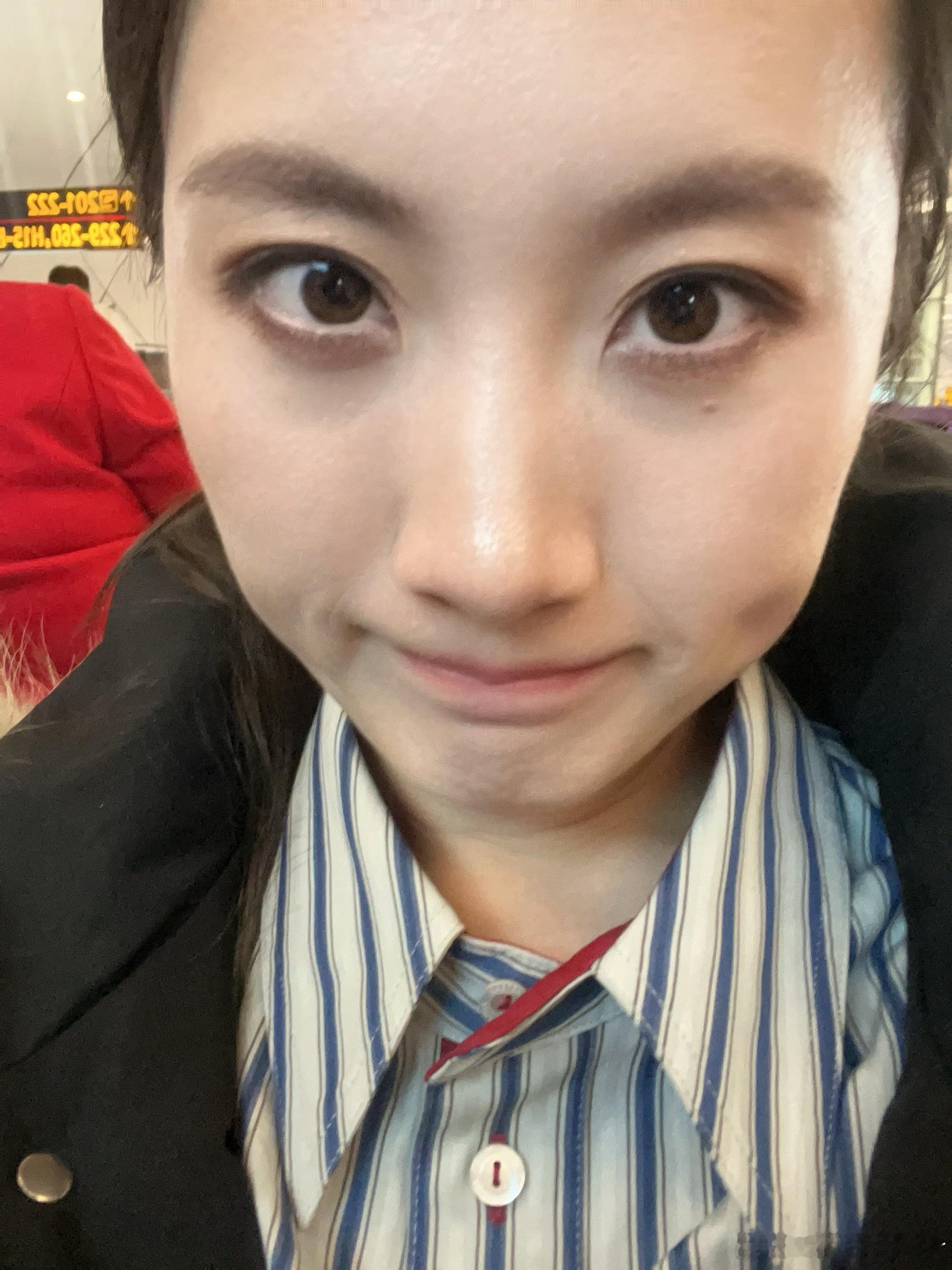 完蛋了朋友们我不光没如愿以偿回到临汾甚至连运城都没飞到因为天气原因备降到郑州了…