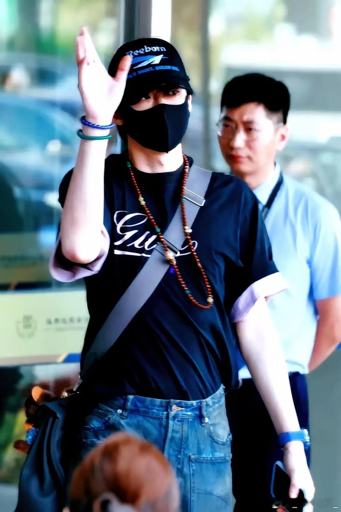 别人录综艺是度假，刘宇宁却把镜头当课堂，三年不进组只为憋大招。​他推掉所有戏约，