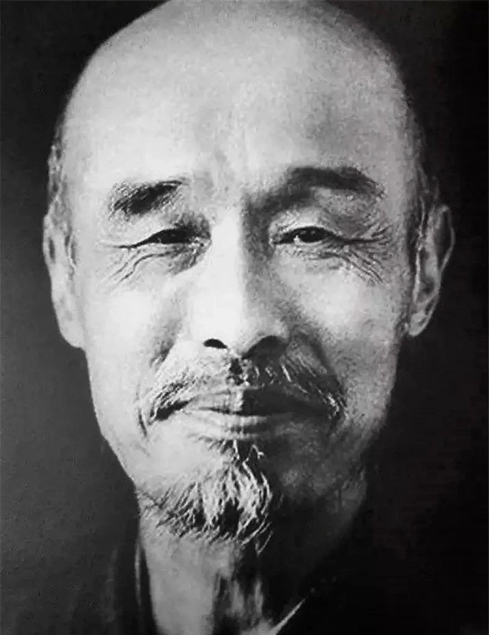 弘一法师：不要后悔对任何一个人好，哪怕是看错人，哪怕是被辜负，哪怕是撞南墙，因为