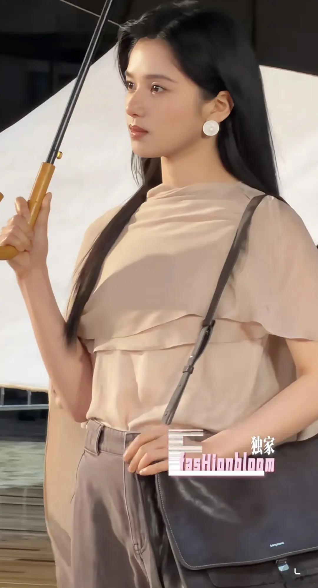 肥仪的腰原来是H型的啊 