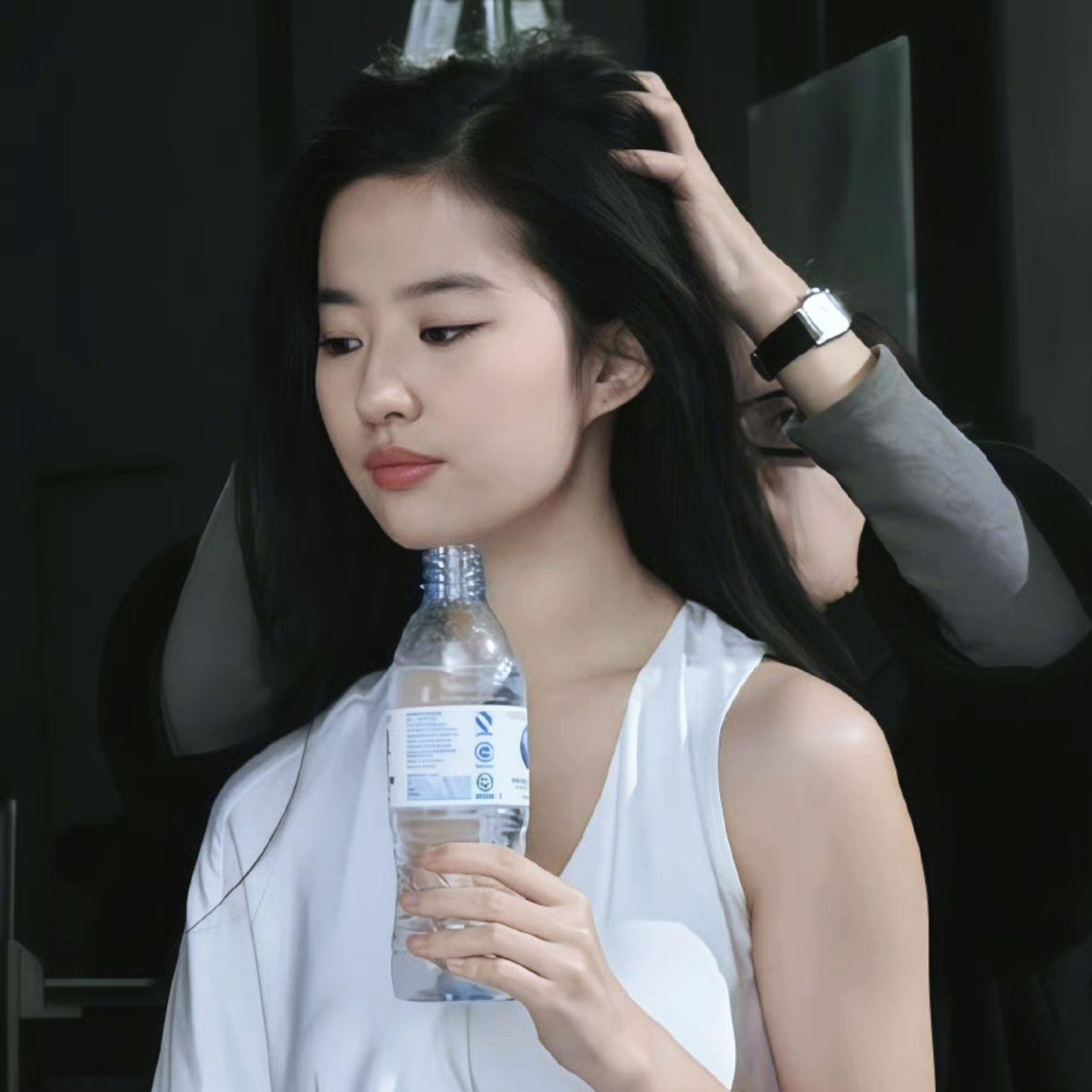 仙女掉落人间。