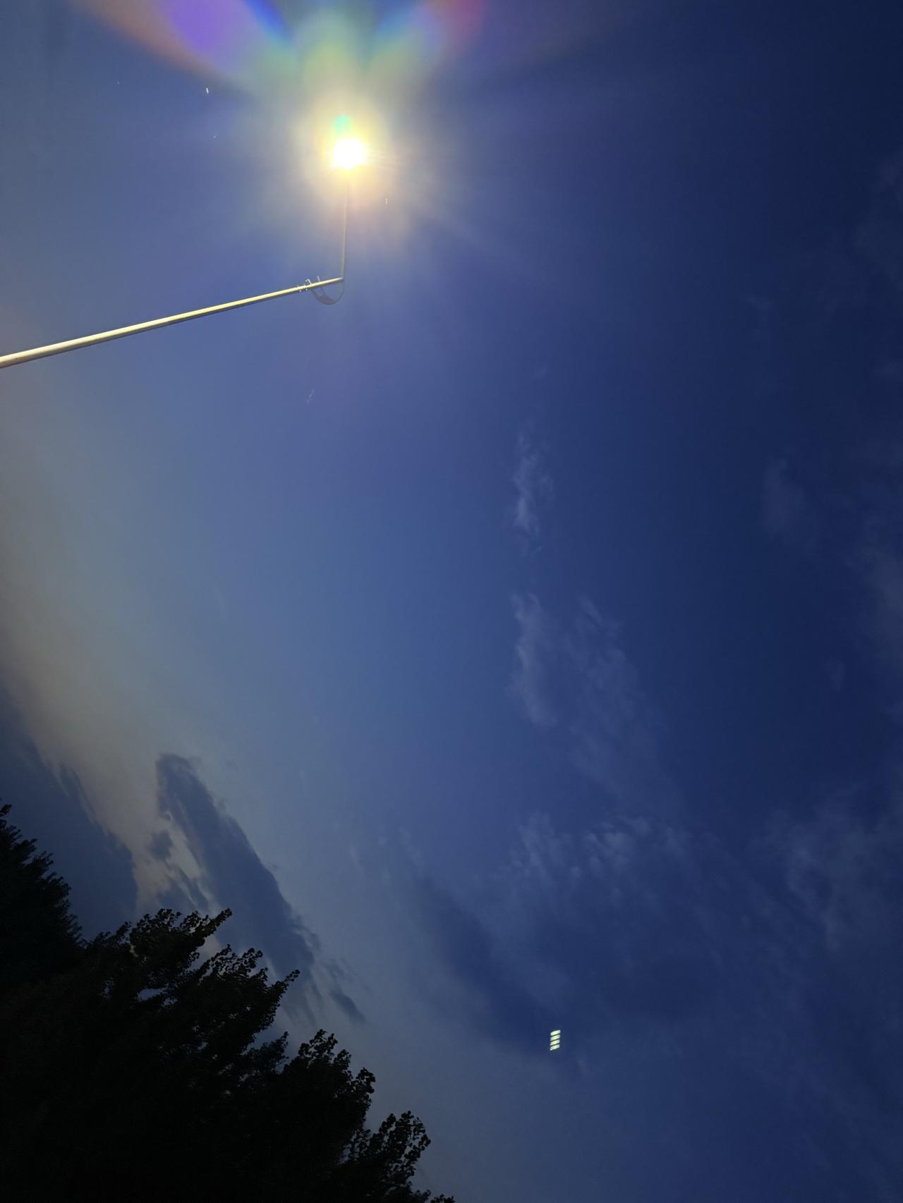 飓风三千惊珠海，微波万里护长空