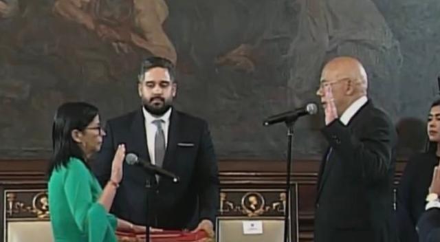 马杜罗接班人非常聪明，宣誓仪式请到一个神秘人物，或许白宫也没想到！
罗德里格斯就