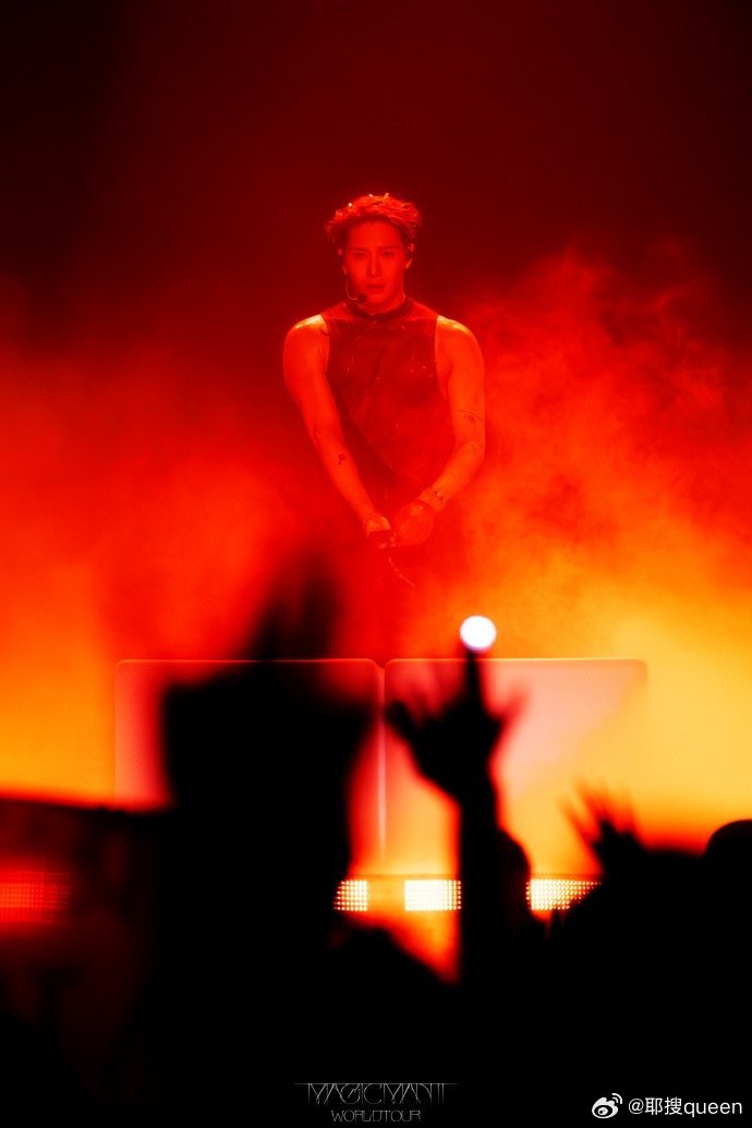 王嘉尔温哥华今晚最严厉的daddy 温哥华本场演唱会高光时刻尽数归于！诚意拉满现