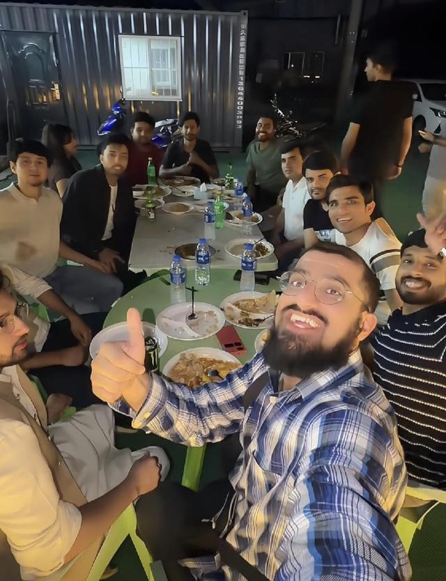 现在全网最想留在中国不走的，恐怕就是那群在华的印度小伙了吧。
不是因为日本美国