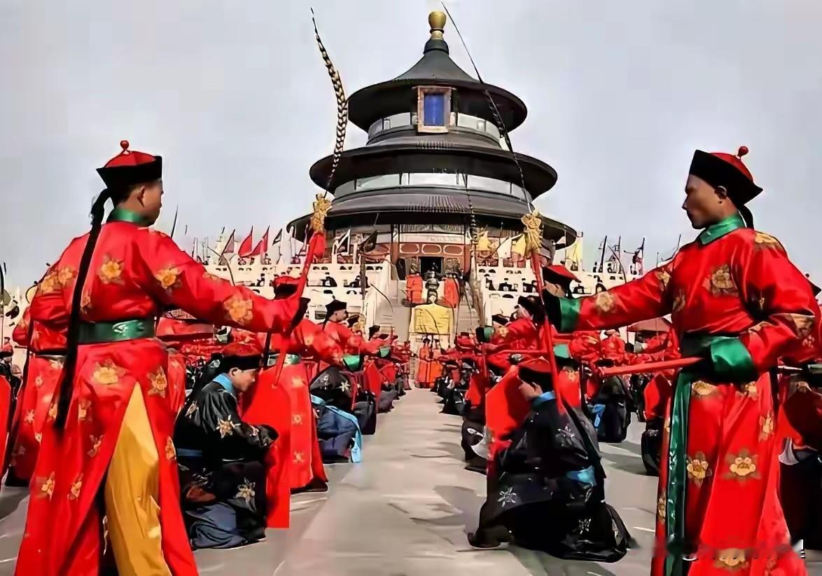看这北京天坛搞的清朝祭祀大秀，那一群拖着长辫子、跪地磕头的场景，真是让人心里堵得