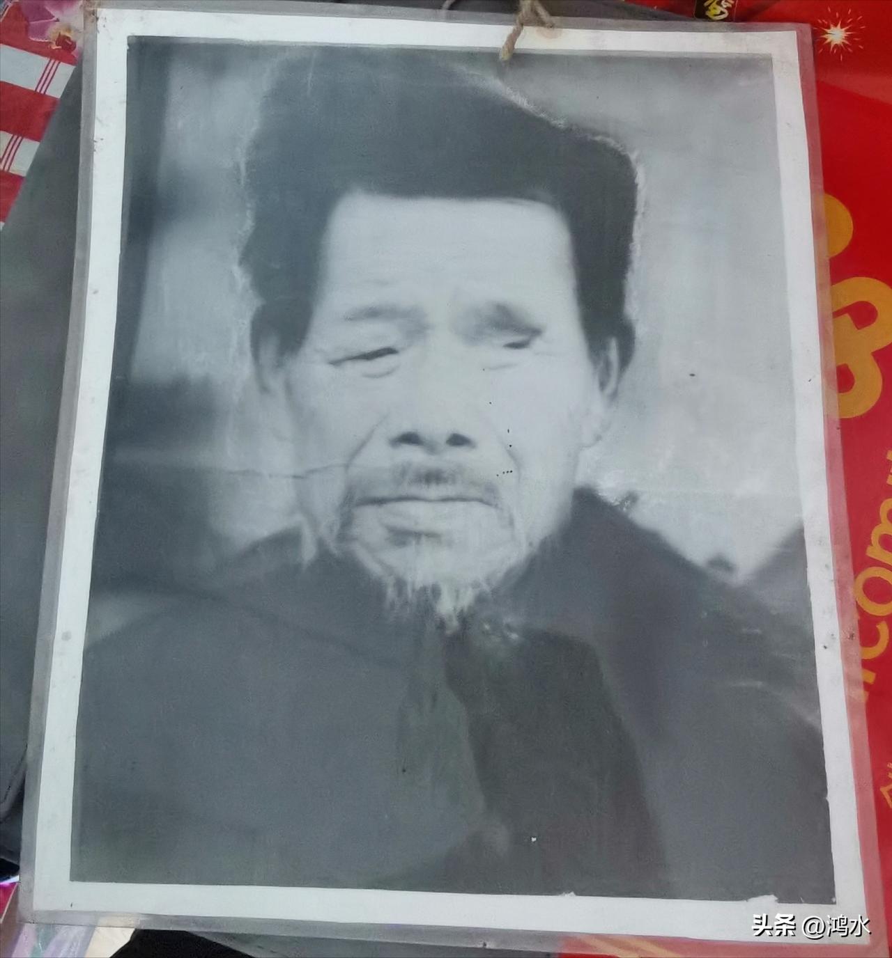 我从小没有见过我姥姥，甚至我从来没有见过我姥姥的照片，而我妈也记不得我姥姥的长相