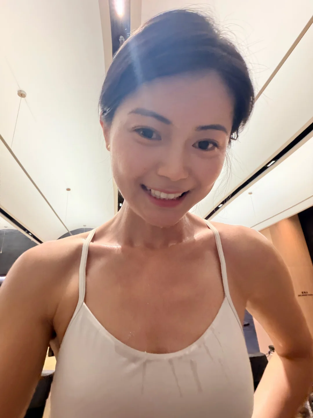 🕙的健身房，我和泳池机器人都很忙