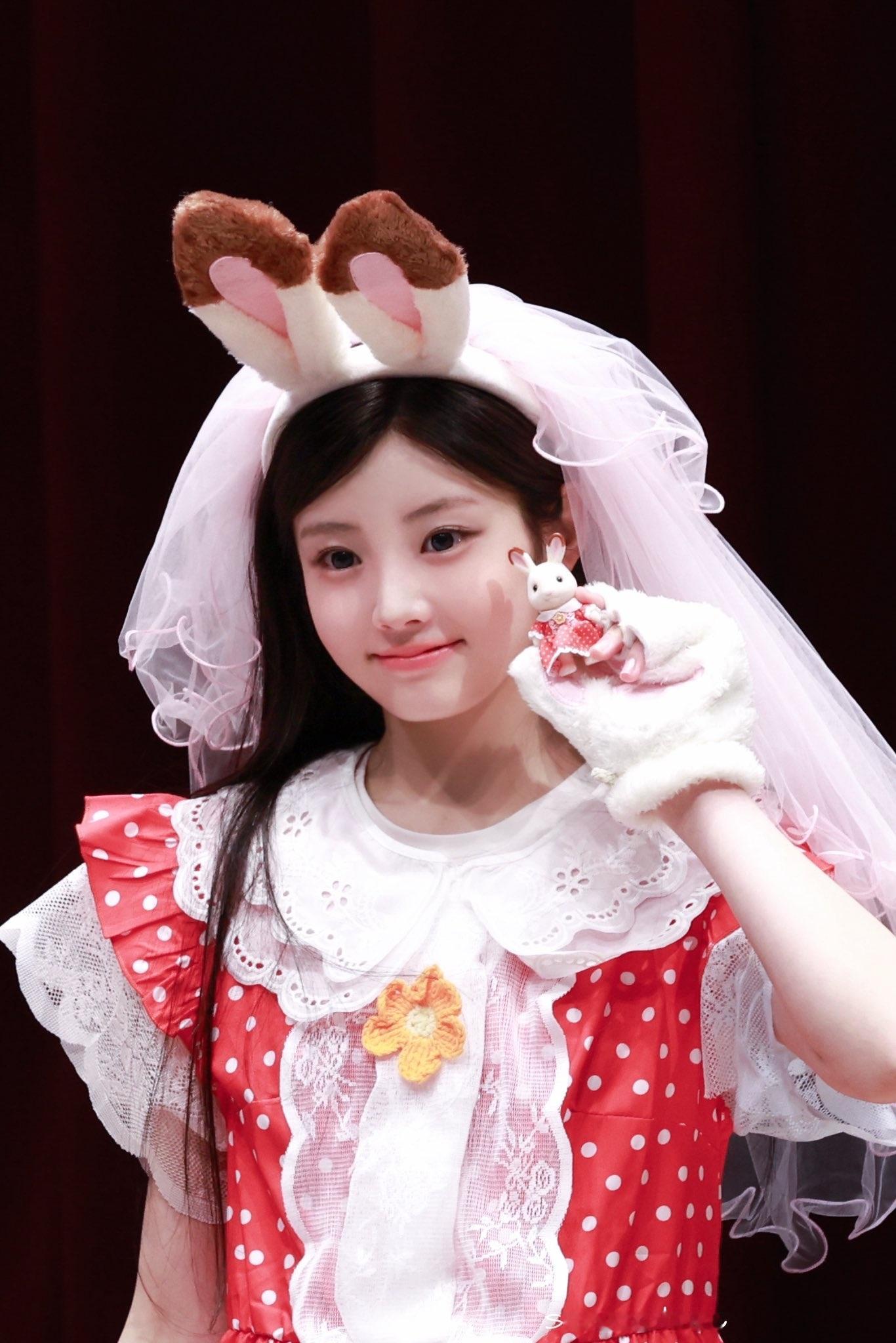 李沅禧｜wonhee 看着你漂亮的眼睛一直笑也是我幸福的一种 