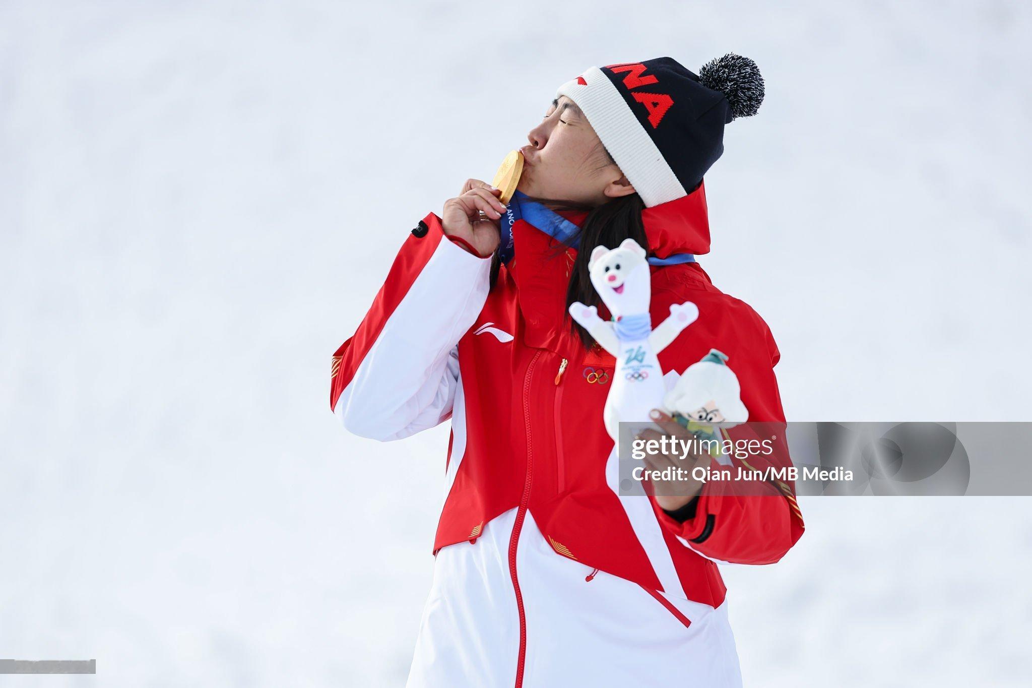徐梦桃冠军时刻不止赛场 从北京冬奥会到米兰冬奥会，从“我是第一吗”到“我还是第一