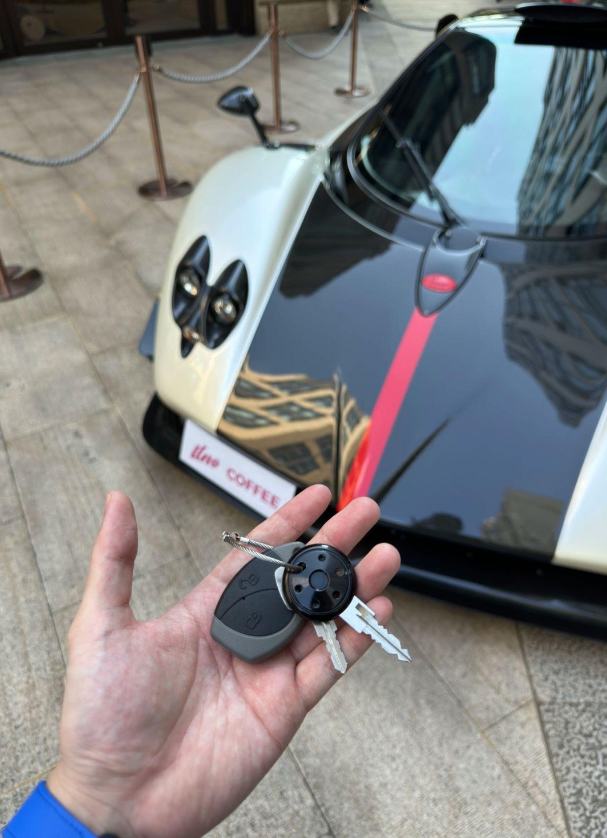 🚗Pagani & ☕Coffee.Source：Rick.