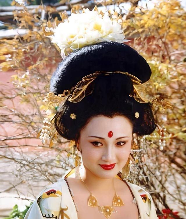 737年，52岁的李隆基要娶20多岁的儿媳妇杨玉环。他问儿子李琩：“我想娶杨玉环