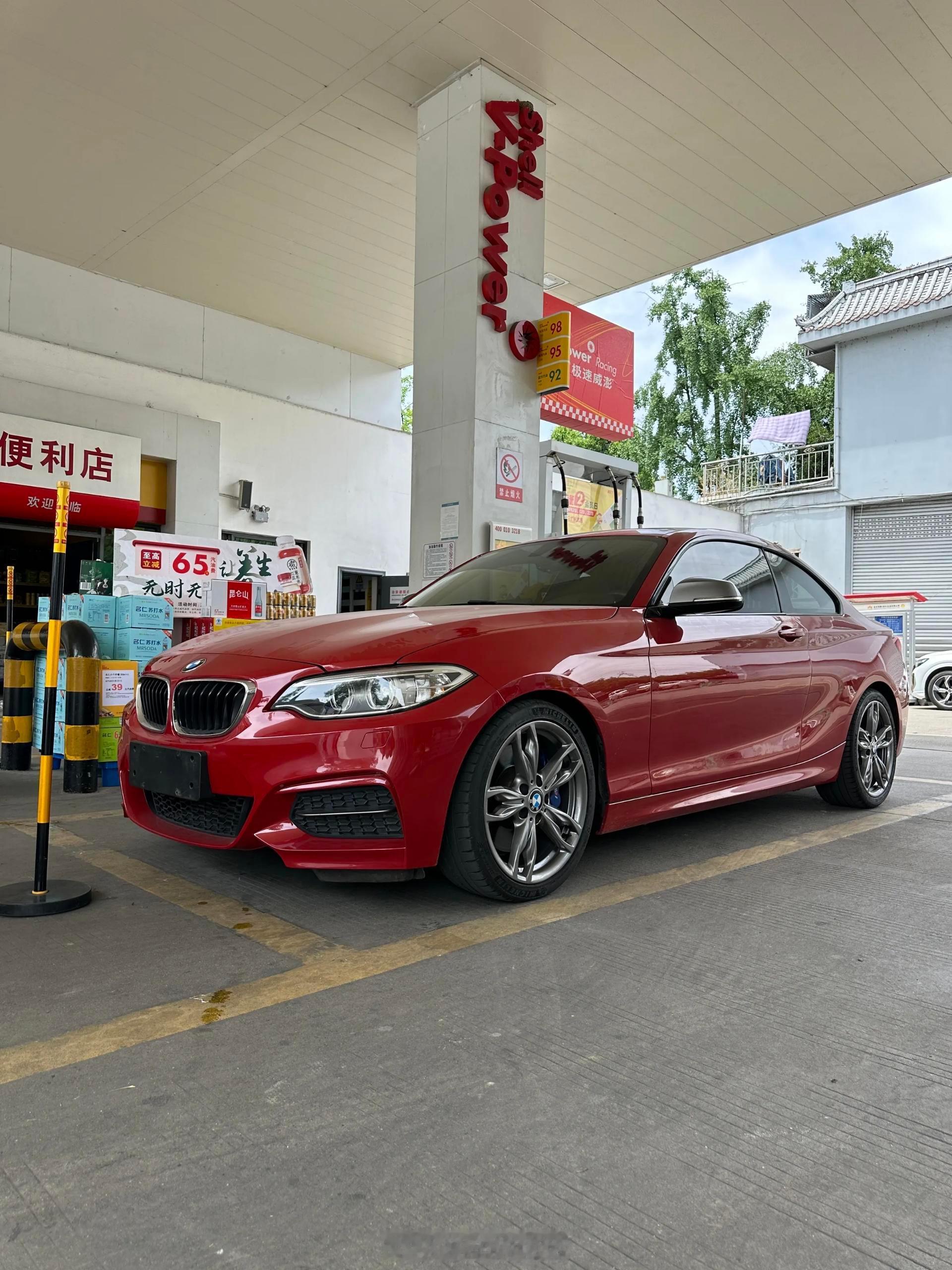 前几天试了下「好车西运」来的F22宝马M235i。照顾日常代步+高情绪价值，这就