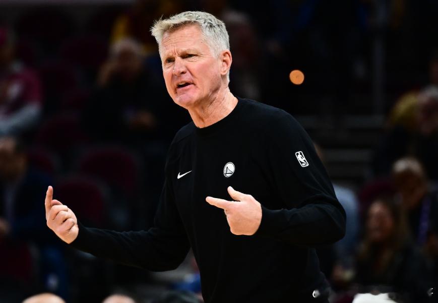 名嘴Ric Bucher评论到勇士，他认为勇士球迷有理由希望科尔下课，但同时不能