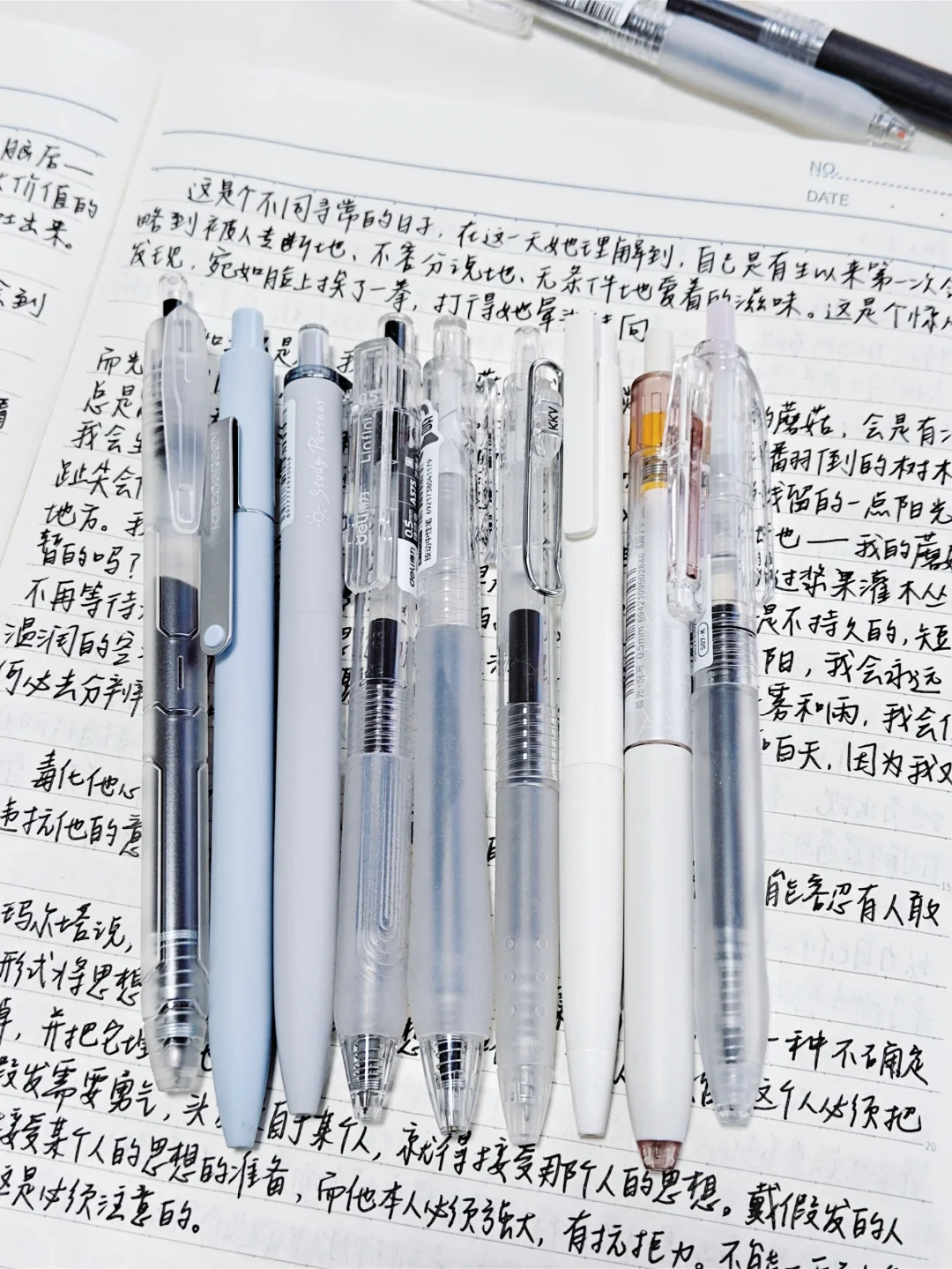 握笔位置低不用怕！这样挑笔就不硌手啦！