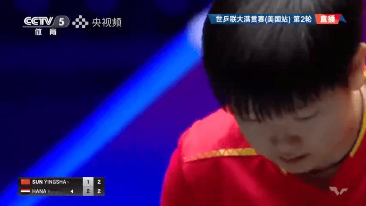 看孙颖莎打比赛，
邱贻可罕见地紧张地把外套脱了，
连队医也肉眼可见地紧张，
当汉
