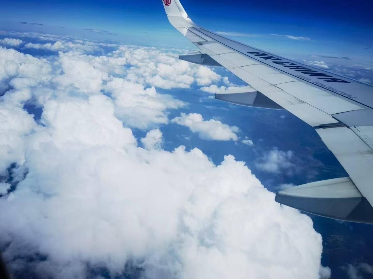 ‌咏‌池残荷听雨声，
‌桂‌影婆娑月正明。
‌点‌鬓秋霜催雁字，
‌齐‌檐柿盏照