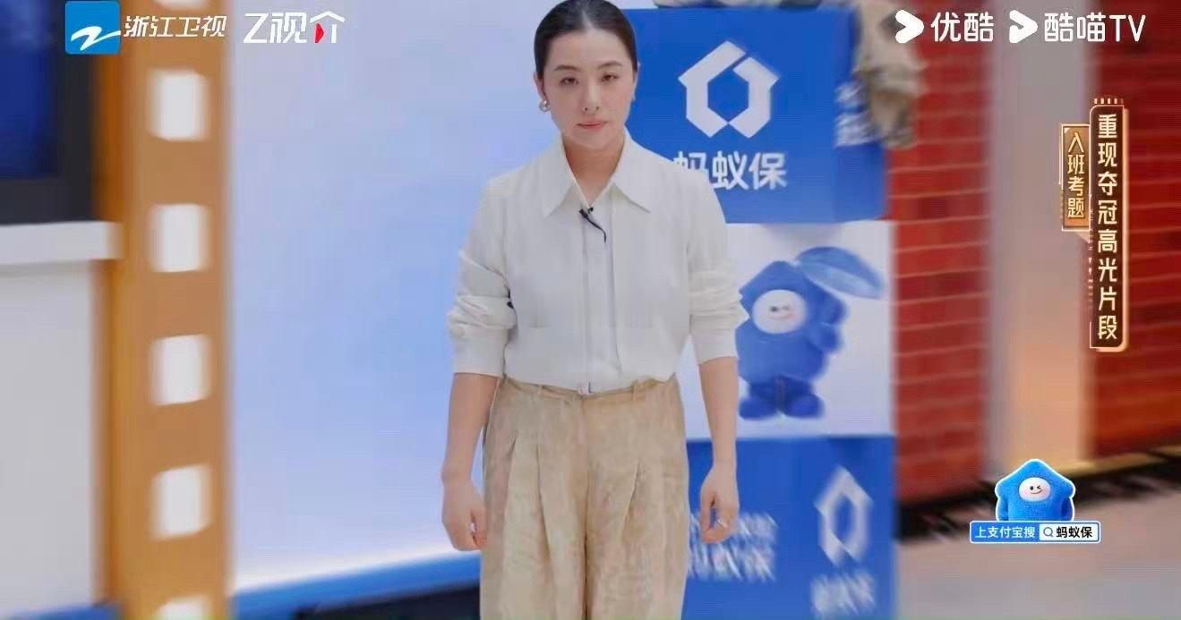 刘璇奖牌带上那一刻真绷不住了 那段重现高光的表演，最打动我的不是动作，是她挂上奖