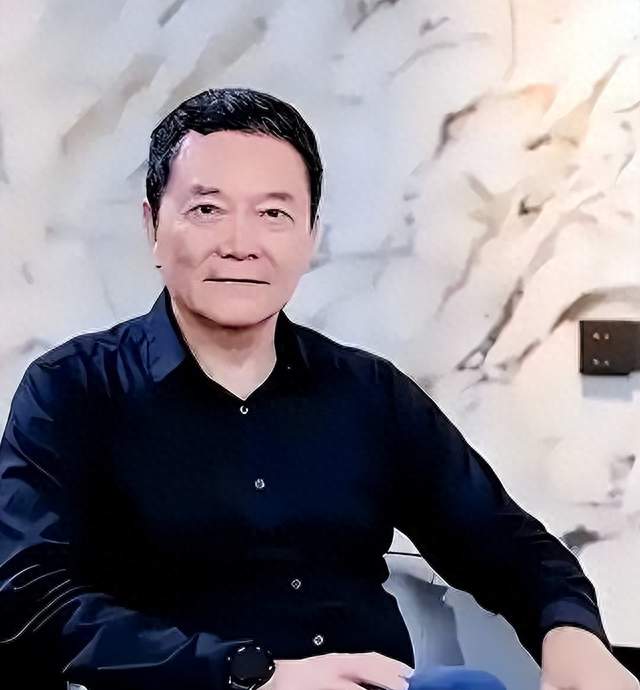 刘涛说"亏欠"李玮珉，可当年那枚戒指递过去的时候，她头也没回