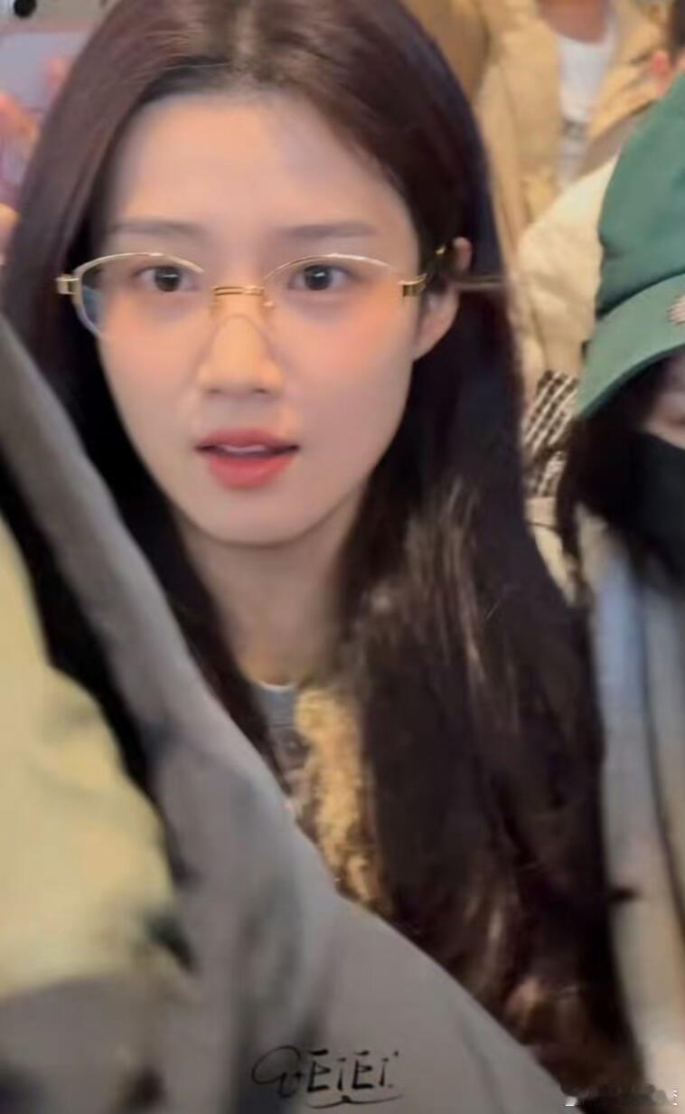 卢昱晓  最近被种草了卢昱晓！这组戴眼镜的照片很好看诶卢昱晓｜ 