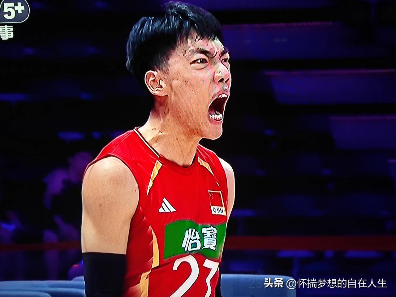 在今晚中国男排与阿根廷队的这场比赛中，薛智鸿的发挥还是可圈可点的，作为国内联赛的
