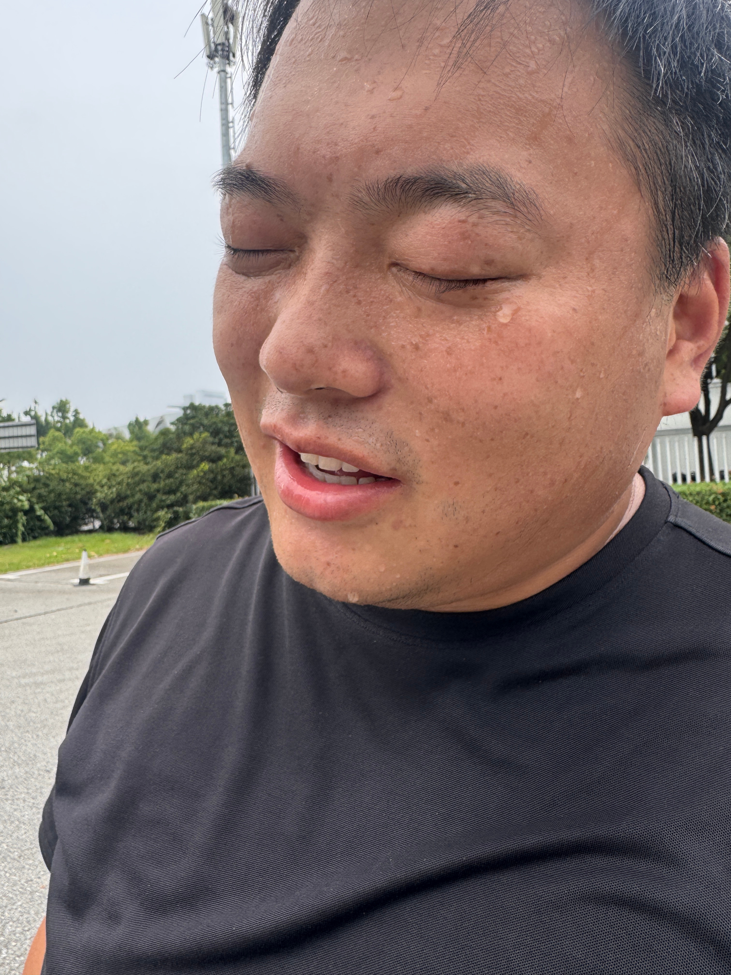 这是不是就叫做：汗如雨下？大晨子拍摄花絮[笑cry][笑cry][笑cry]  