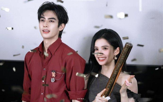 宋威龙张婧仪没站稳这一下全网独一份的夏威仪甜度，区区一个没站稳的小插曲，嗑点直接