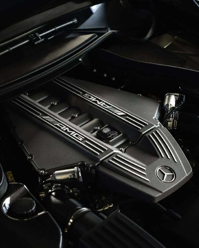 梅赛德斯-AMG SLS AMG经典鸥翼门性能图腾纯粹的超跑灵魂永不过时AMGS