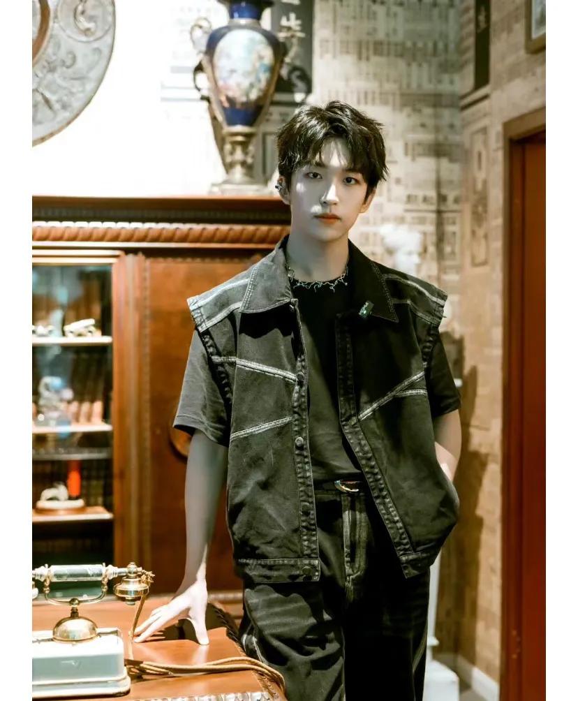 舞台妆造怎么你了?是没看过音乐节舞台吗?
是不知道舞台特别是音乐节的舞台妆造和平