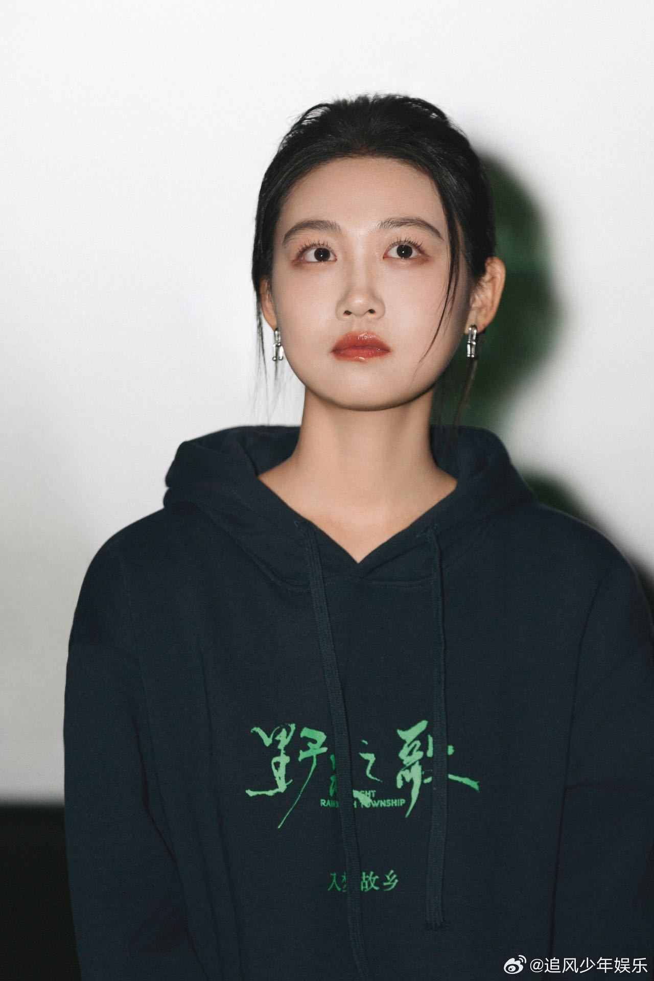 拿下平遥费穆荣誉的电影《野果之歌》12月2日要上映啦！陈宣宇昨日出席北京首映礼状