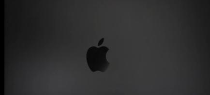 【苹果推出首款配备触摸屏 OLED 显示屏的 MacBook macOS 将在新