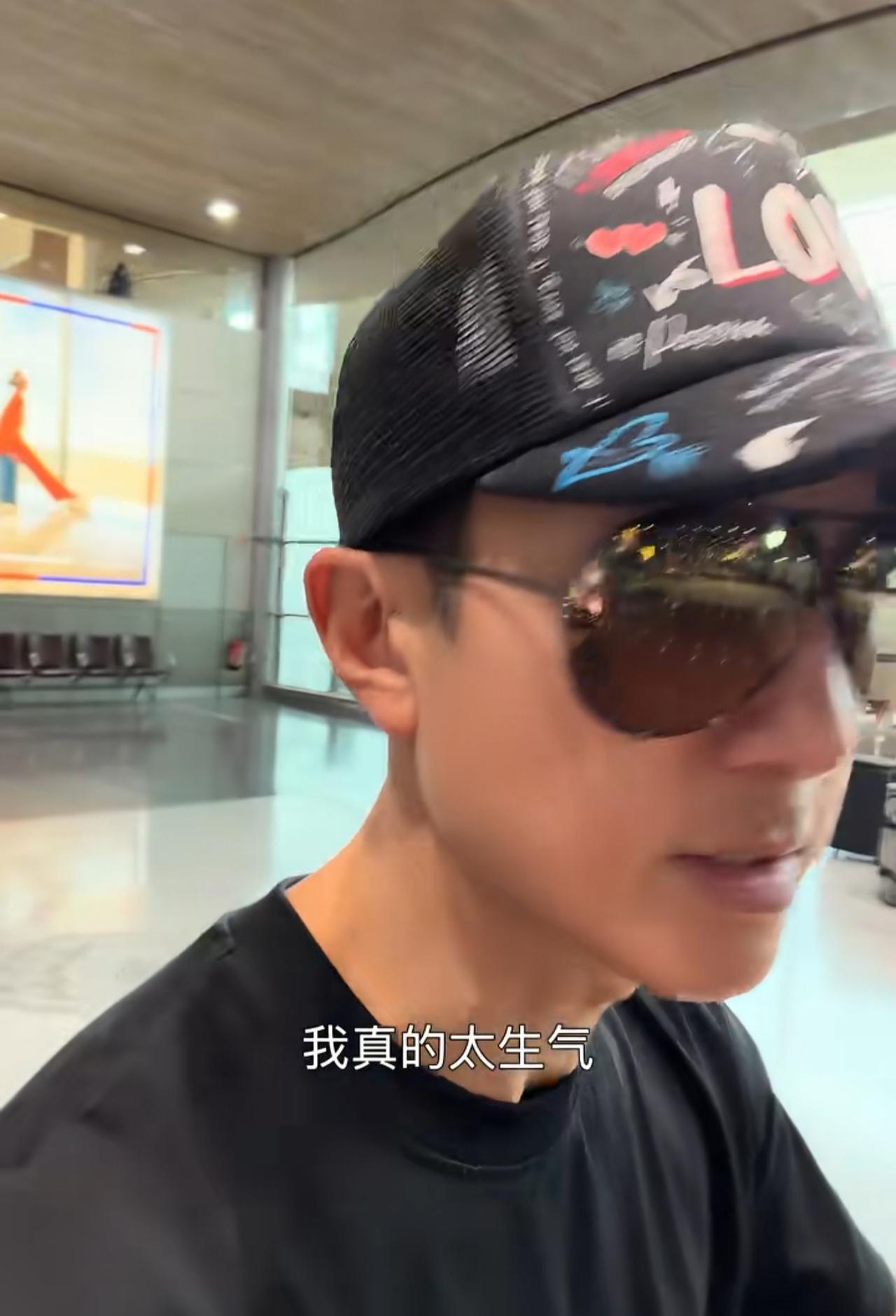 6月25日，吴尊十分愤怒的发视频求助：“我对国泰航空太失望了，我从墨尔本飞香港，