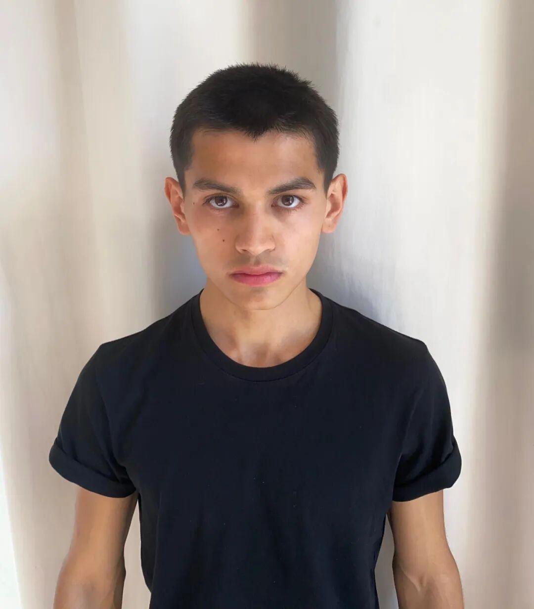 Sakua Kambong 目前事业很好，出现在多家时尚杂志编辑大片中，如《L'