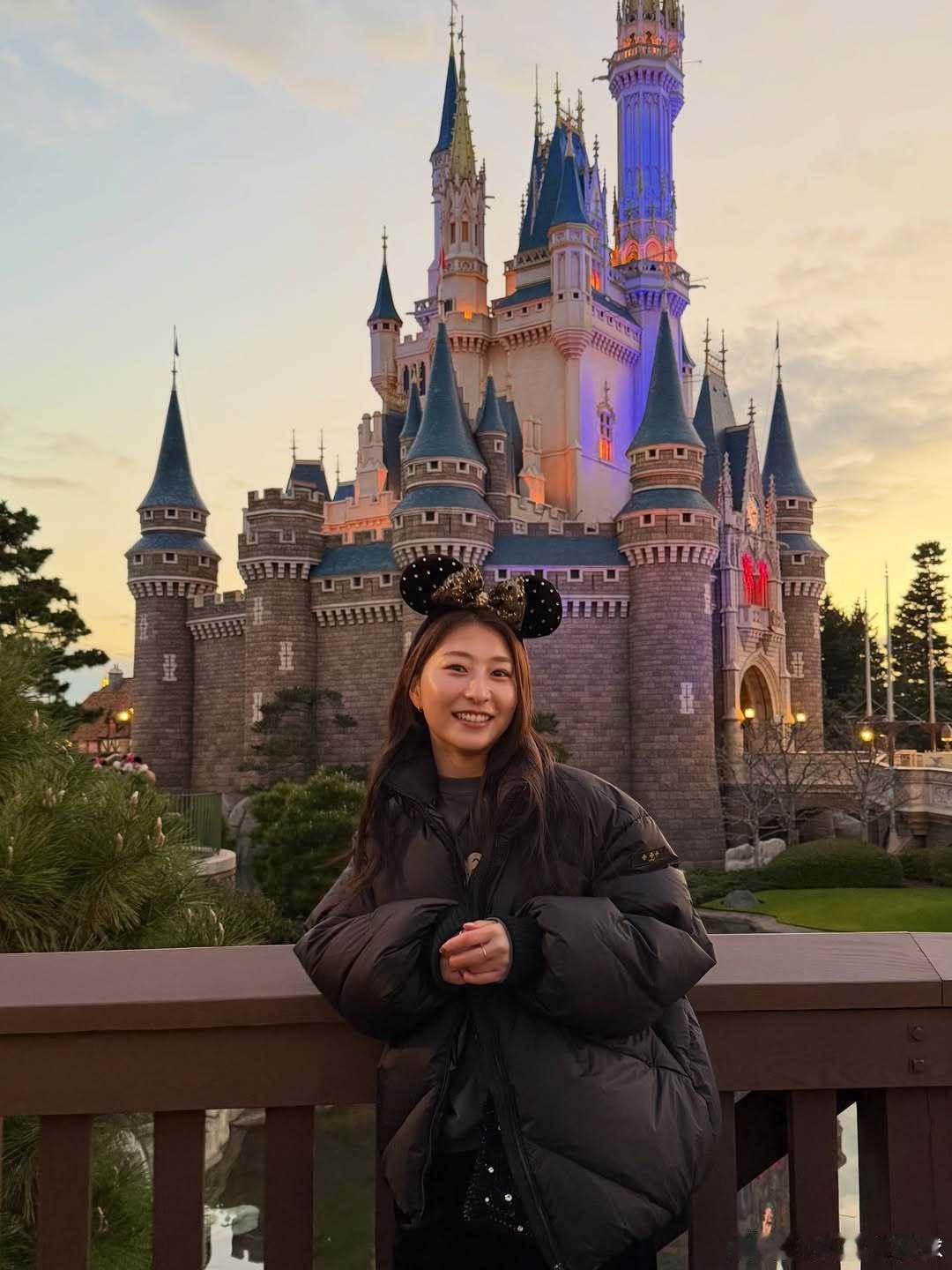 塩越柚歩：和最喜欢的人在最喜欢的地方。🏰 出场阵容：塩越柚歩 · 高橋はな ·