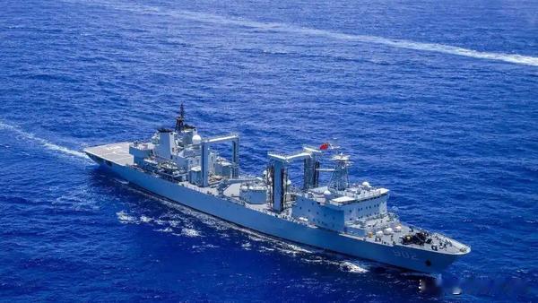 人民海军成立77周年 三大舰队多地开展舰艇开放活动
 
4月15日，在人民海军迎