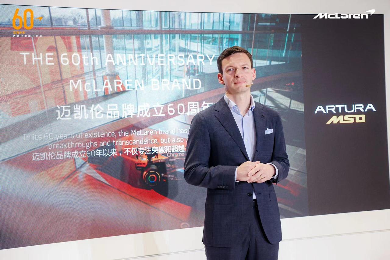 迈凯伦Artura大家都不陌生了：不仅是迈凯伦首款基于轻量化碳纤维架构打造的车型