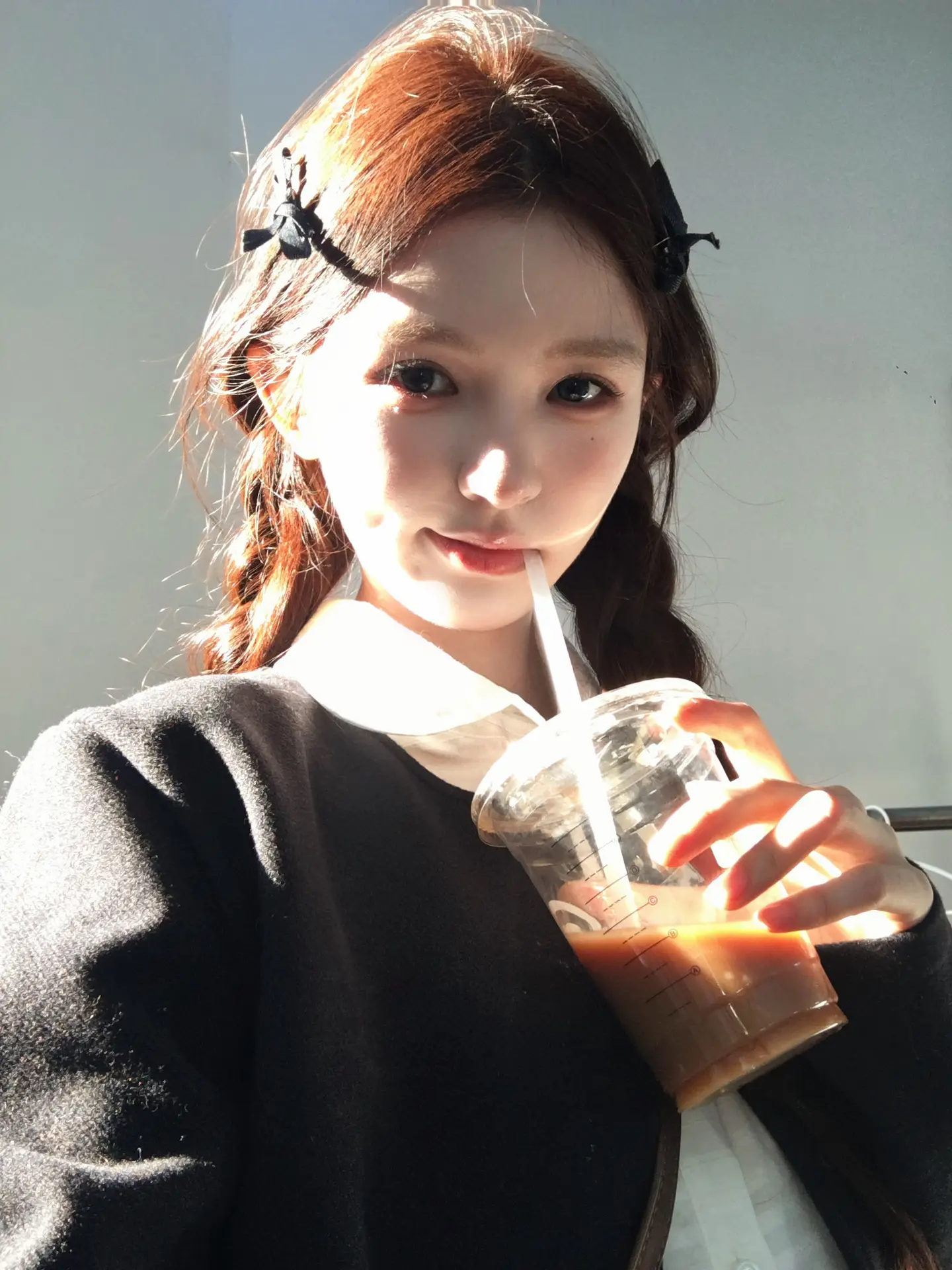 信任是张纸 你揉皱一次 我抚平一次 直到它薄的再也经不起一滴泪的重量