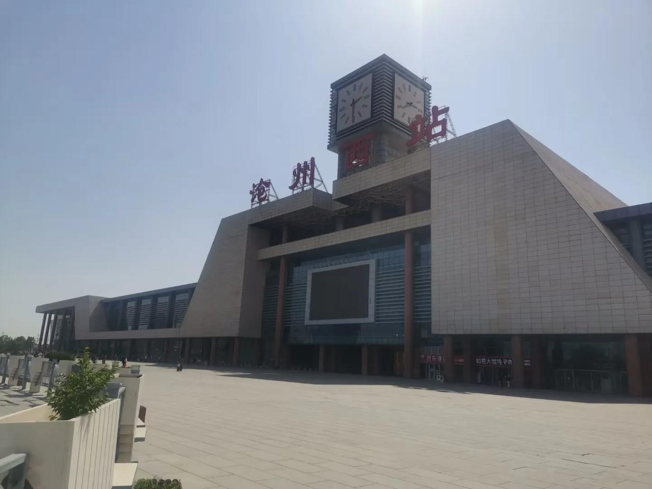 从2016年秋季开始的大学四年，小朋友在这里启程返航，一年两个往返。当孩子乘坐的